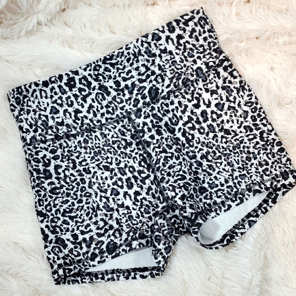 Balance Collection Pants - Balance Collection Animal Print Athletic Shorts Size L EUC